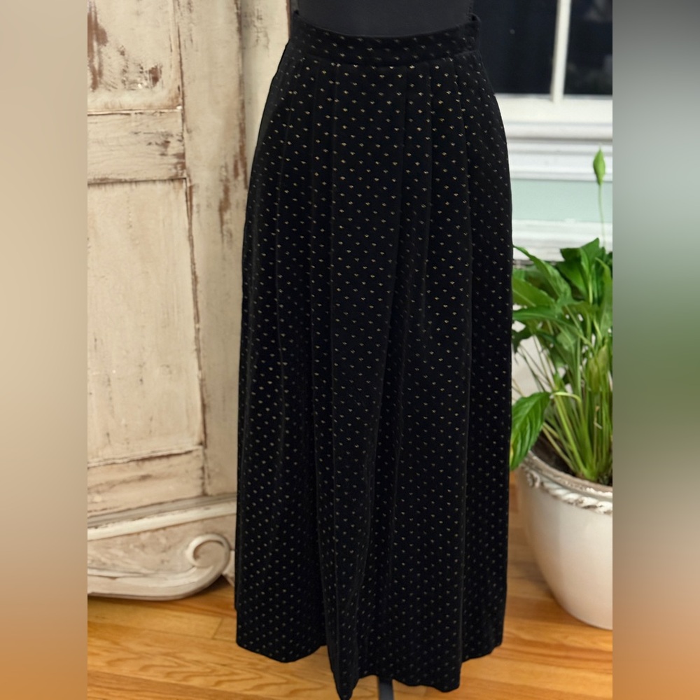 Vintage Susan Bristol Black Velvet long renaissance skirt. Size 4.Made in USA